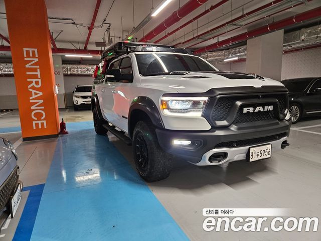 Dodge Ram Pick Up 5.7 — пробег 28 800 км — фото 2 из 5