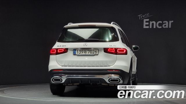 Mercedes-Benz GLB-Class GLB250 4MATIC — пробег 46 738 км — фото 4 из 5