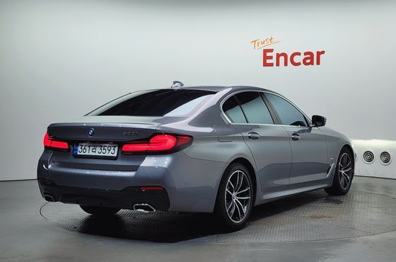 BMW 5-Series 520i M Sport — пробег 51 198 км — фото 2 из 5
