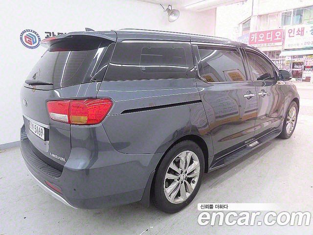Kia Carnival 7-seater Limousine VIP — пробег 182 536 км — фото 3 из 5
