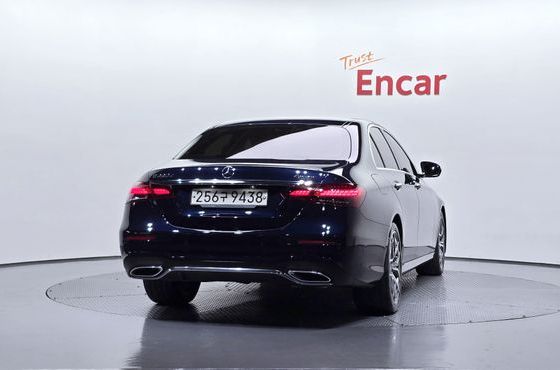 Mercedes-Benz E-Class E220d 4MATIC AMG Line — пробег 91 962 км — фото 4 из 5