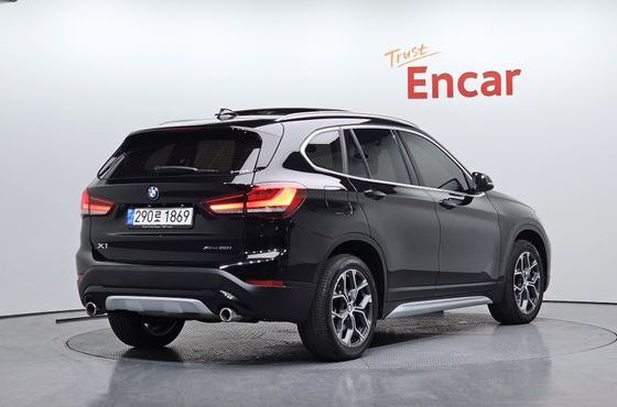 BMW X1 xDrive 20i xLine — пробег 64 591 км — фото 2 из 5