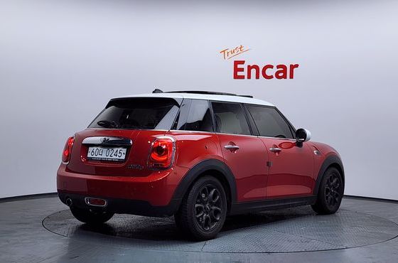 Mini Cooper 5Door HIGH 3rd — пробег 55 357 км — фото 2 из 5