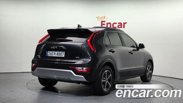 Kia Niro Trendy — пробег 8 796 км — фото 2 из 5