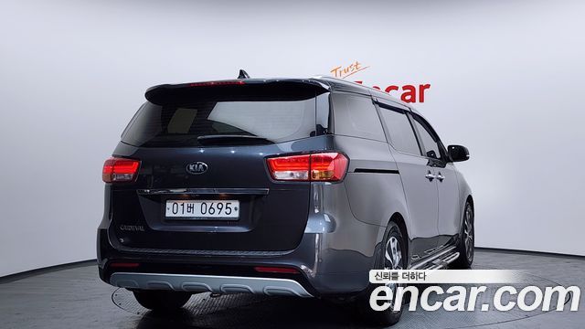 Kia Carnival 9-seater Luxury — пробег 108 804 км — фото 2 из 5