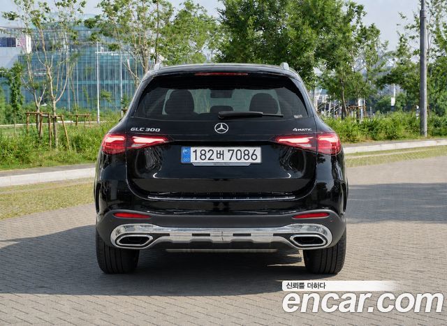 Mercedes-Benz GLC-Class GLC300 4MATIC AMG Line — пробег 25 000 км — фото 4 из 5