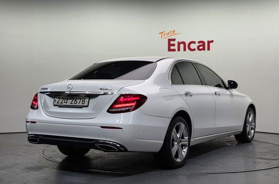 Mercedes-Benz E-Class E220d 4MATIC Avantgarde — пробег 136 060 км — фото 2 из 5