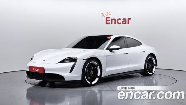 Porsche Taycan Base — пробег 31 678 км — фото 1 из 5