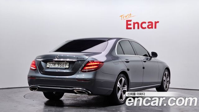 Mercedes-Benz E-Class из Кореи Encar