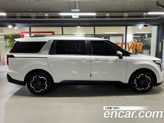 Kia Carnival 9-Seater Prestige — пробег 9 523 км — фото 3 из 5