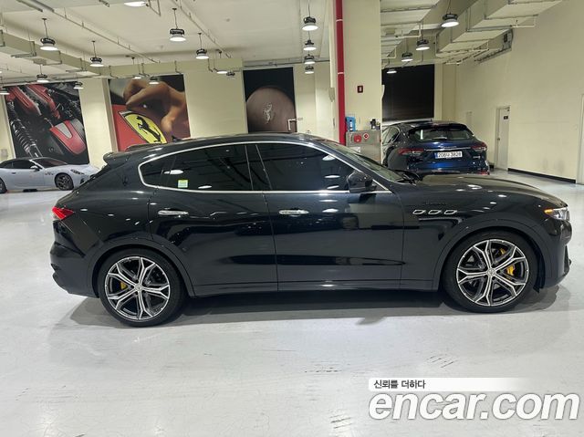 Maserati Levante из Кореи Encar