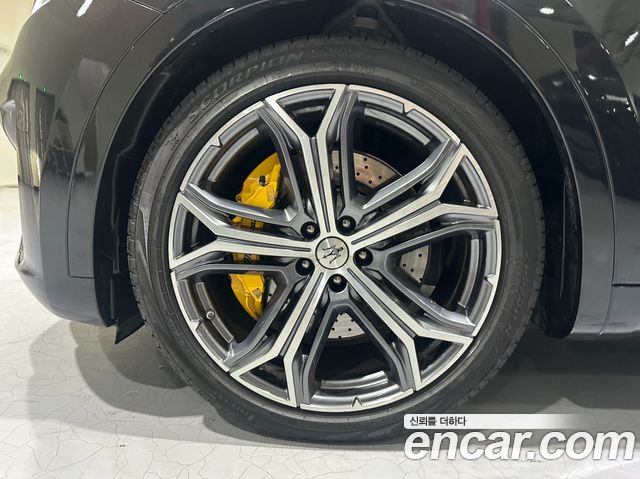 Maserati Levante из Кореи Encar