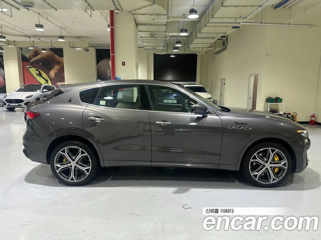 Maserati Levante из Кореи Encar