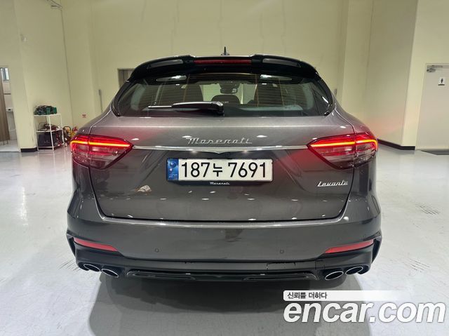 Maserati Levante из Кореи Encar