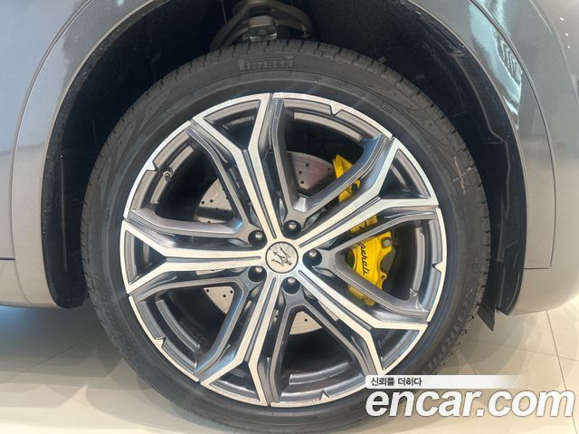 Maserati Levante из Кореи Encar