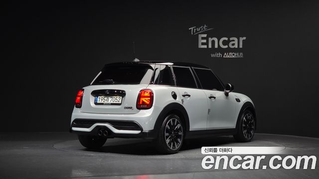 Mini Cooper 5Door Classic Launch Pack Third Generation — пробег 72 521 км — фото 2 из 5