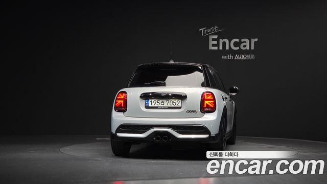 Mini Cooper 5Door Classic Launch Pack Third Generation — пробег 72 521 км — фото 4 из 5