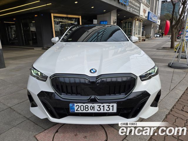 BMW 5-Series 530i xDrive M Sport — пробег 31 000 км — фото 3 из 5