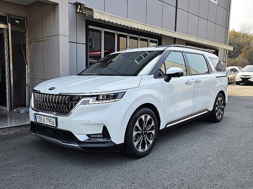Kia Carnival 9-Seater Signature — пробег 12 184 км — фото 1 из 5