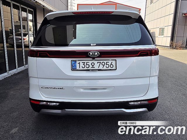 Kia Carnival 9-Seater Signature — пробег 12 184 км — фото 4 из 5