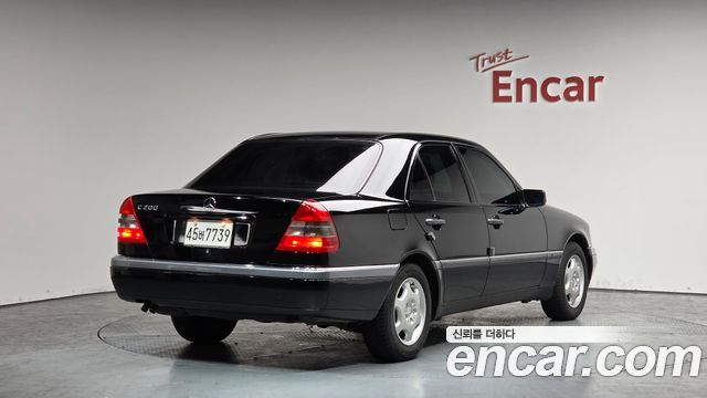 Mercedes-Benz C-Class из Кореи Encar