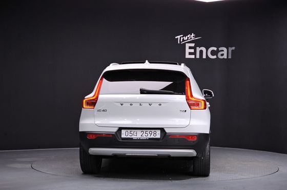 Volvo XC40 T4 Momentum — пробег 158 244 км — фото 4 из 5