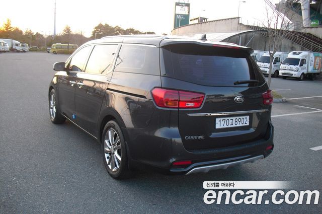 Kia Carnival из Кореи Encar
