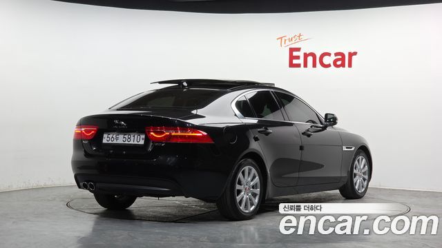 Jaguar XE 20d Prestige — пробег 80 677 км — фото 2 из 5