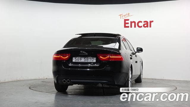 Jaguar XE 20d Prestige — пробег 80 677 км — фото 4 из 5