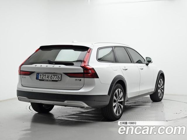 Volvo V90 B5 Ultimate AWD — пробег 14 074 км — фото 2 из 5