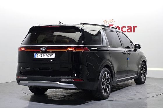 Kia Carnival 9-Seater Signature — пробег 95 825 км — фото 2 из 5