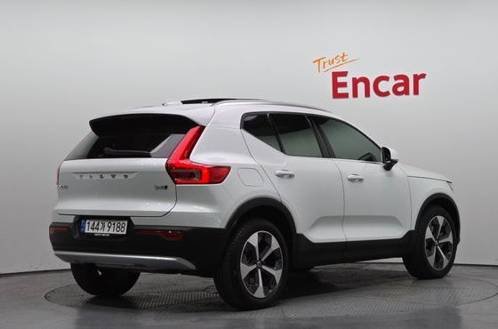Volvo XC40 B4 Ultimate Bright — пробег 9 505 км — фото 2 из 5