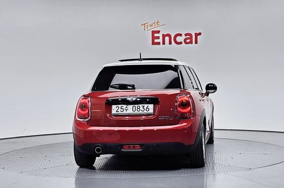 Mini Cooper 5Door Mid 3rd — пробег 76 528 км — фото 4 из 5