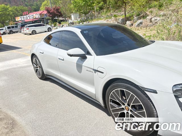 Porsche Taycan Base — пробег 45 300 км — фото 4 из 5