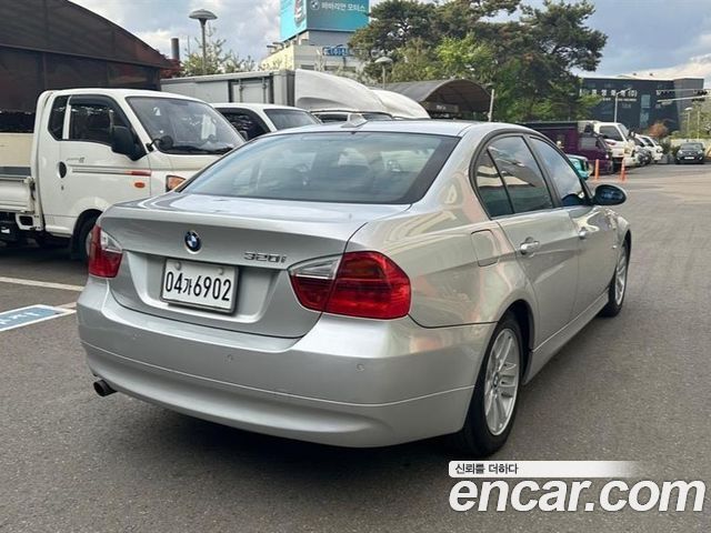 BMW 3-Series 320i Sedan — пробег 81 577 км — фото 4 из 5