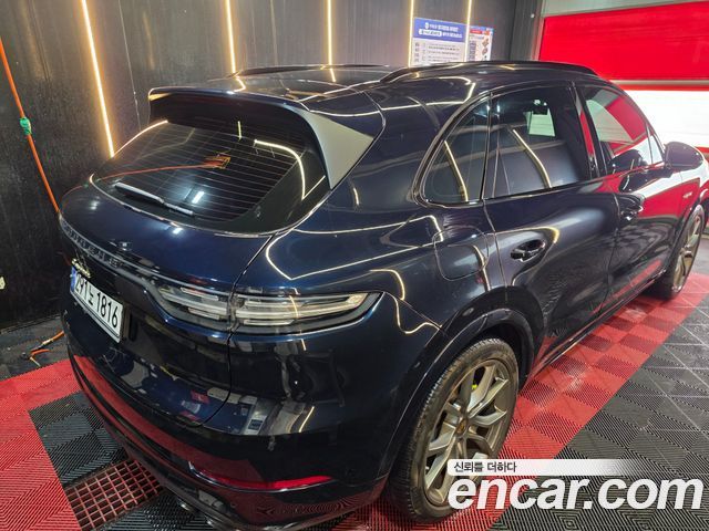 Porsche Cayenne 3.0 E-Hybrid — пробег 80 000 км — фото 2 из 5