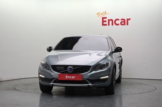 Volvo V60 T5 AWD — пробег 137 965 км — фото 3 из 5