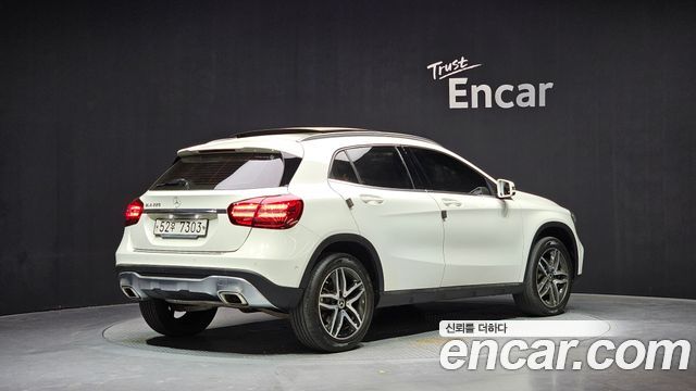 Mercedes-Benz GLA-Class GLA220 Premium — пробег 108 573 км — фото 2 из 5