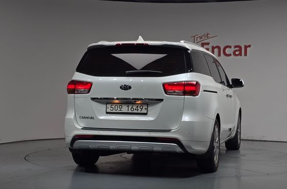 Kia Carnival 9-seater Prestige — пробег 70 367 км — фото 4 из 5