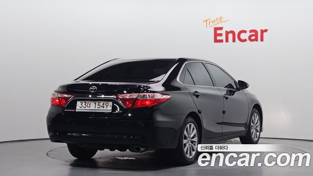 Toyota Camry 2.5 XLE — пробег 87 780 км — фото 2 из 5
