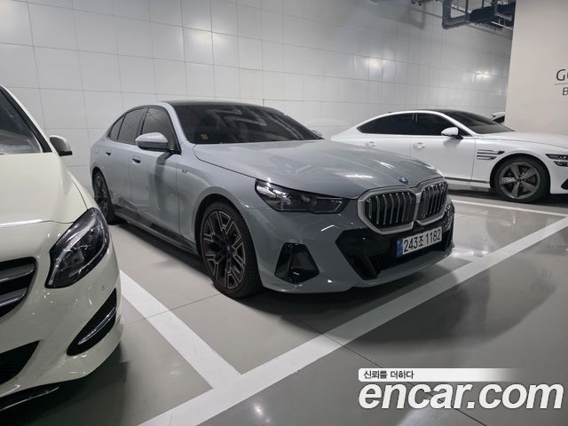 BMW 5-Series 530e xDrive M Sport — пробег 12 000 км — фото 2 из 5