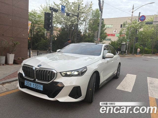 BMW i5 eDrive 40 M Sport — пробег 854 км — фото 2 из 5