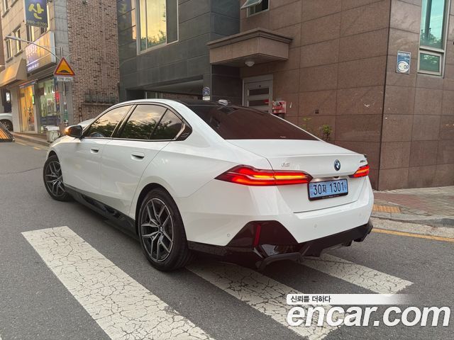 BMW i5 eDrive 40 M Sport — пробег 854 км — фото 4 из 5