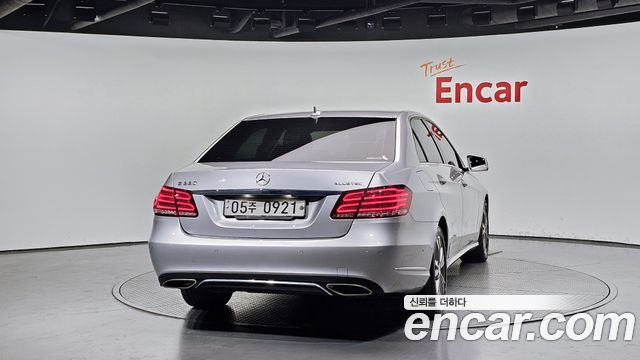 Mercedes-Benz E-Class E220 Bluetec Avantgarde — пробег 123 106 км — фото 4 из 5