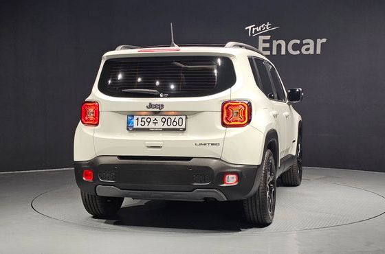 Jeep Renegade 1.3 Limited — пробег 4 777 км — фото 4 из 5