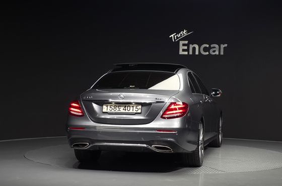 Mercedes-Benz E-Class E350 4MATIC AMG Line — пробег 85 346 км — фото 4 из 5