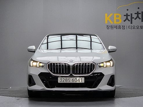 BMW 5-Series 530i xDrive M Sport — пробег 4 578 км — фото 3 из 5