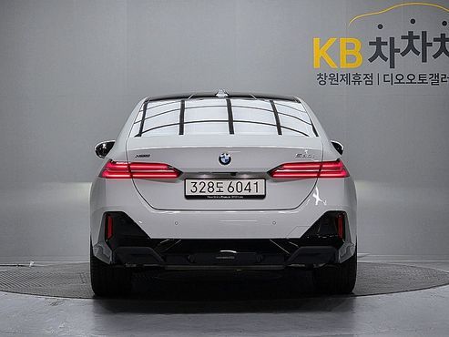 BMW 5-Series 530i xDrive M Sport — пробег 4 578 км — фото 4 из 5