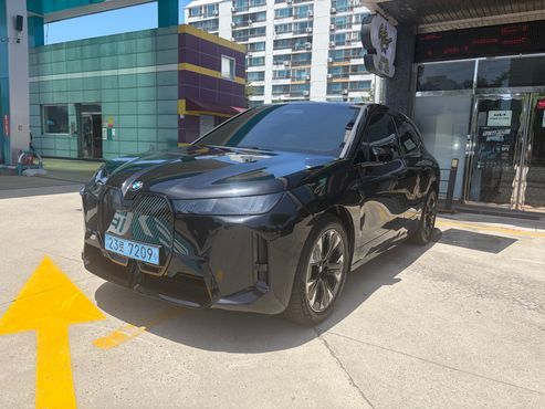 BMW iX xDrive45 M Sport — пробег 524 км — фото 2 из 5