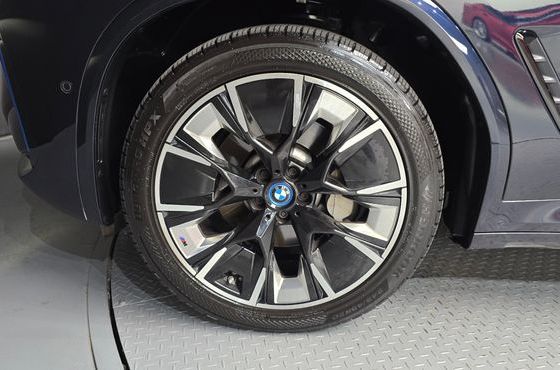 BMW iX3 M Sports — пробег 38 729 км — фото 5 из 5
